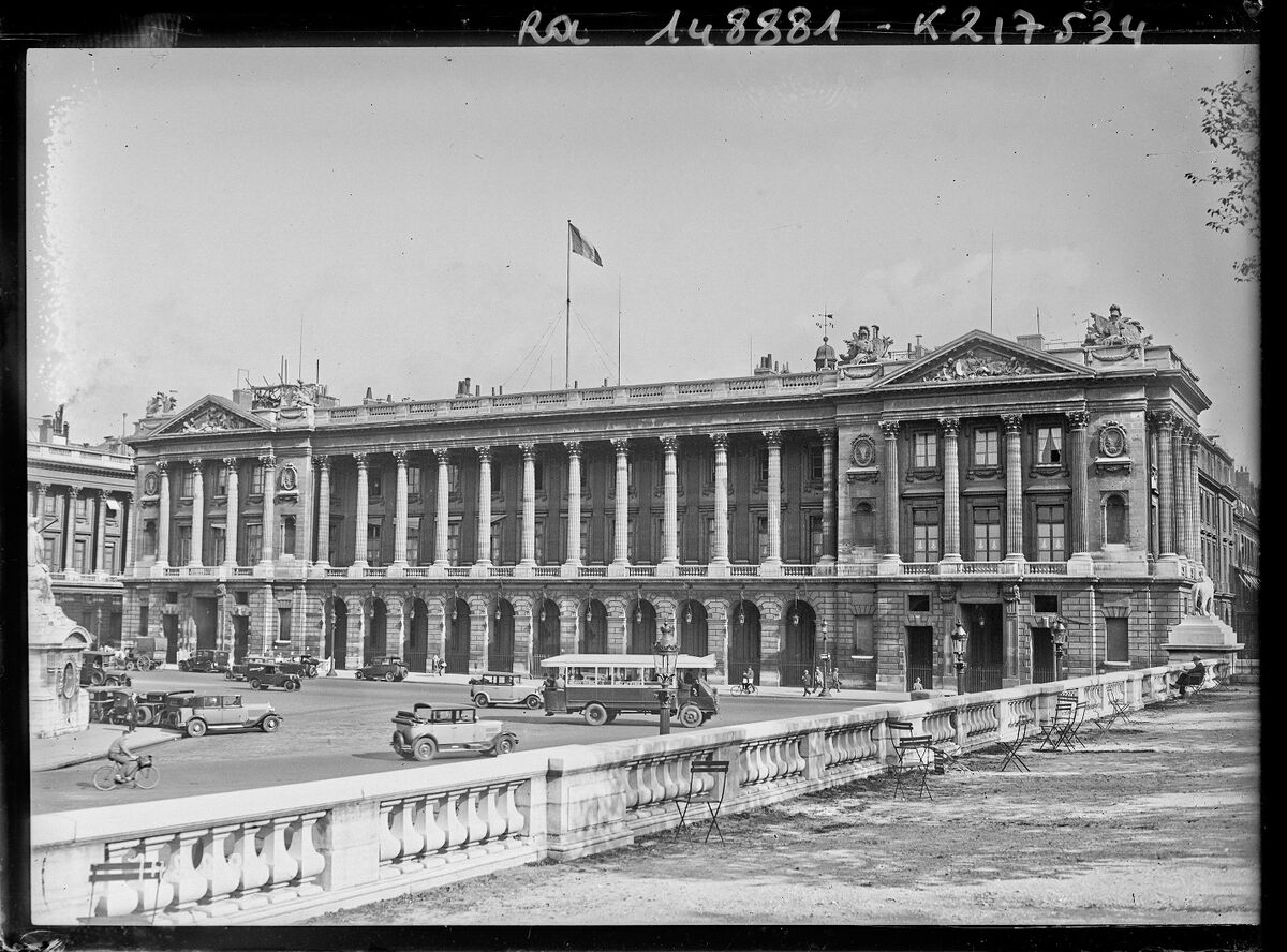 Façade du ministère de la Marine à Paris en septembre 1930