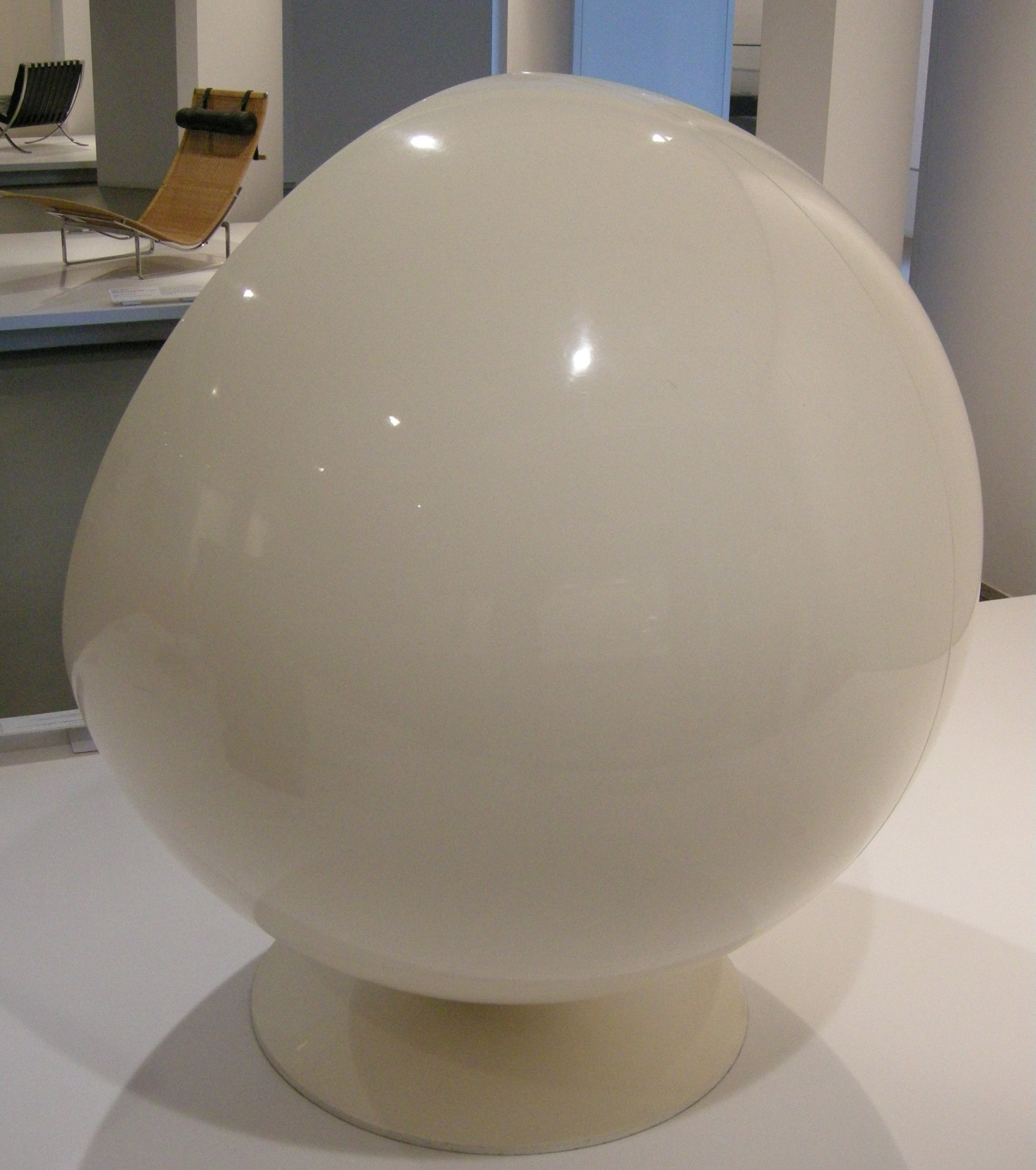 Fauteuil Globe Chair d’Eero Aarnio, design pop des années 1960