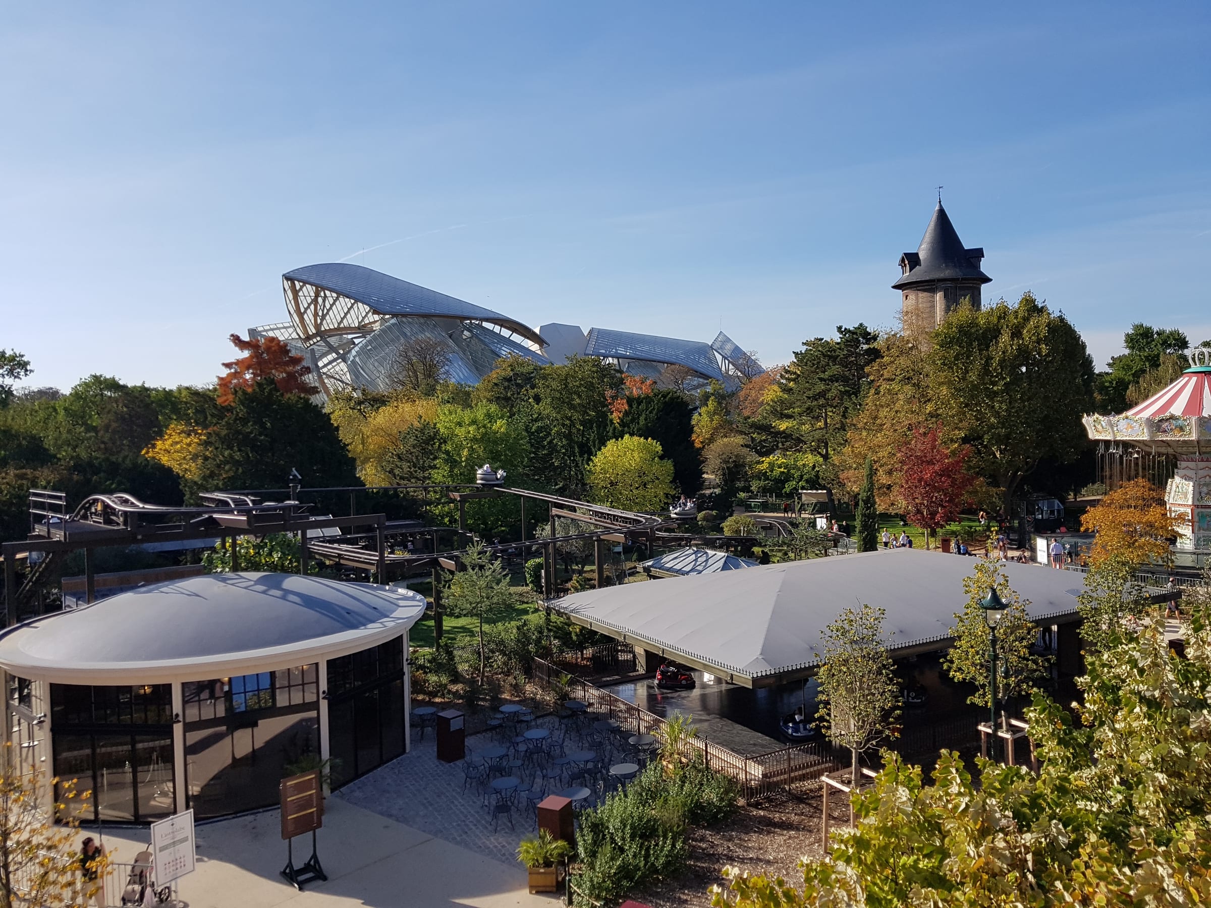 Architecture contemporaine de la Fondation Louis Vuitton à Paris