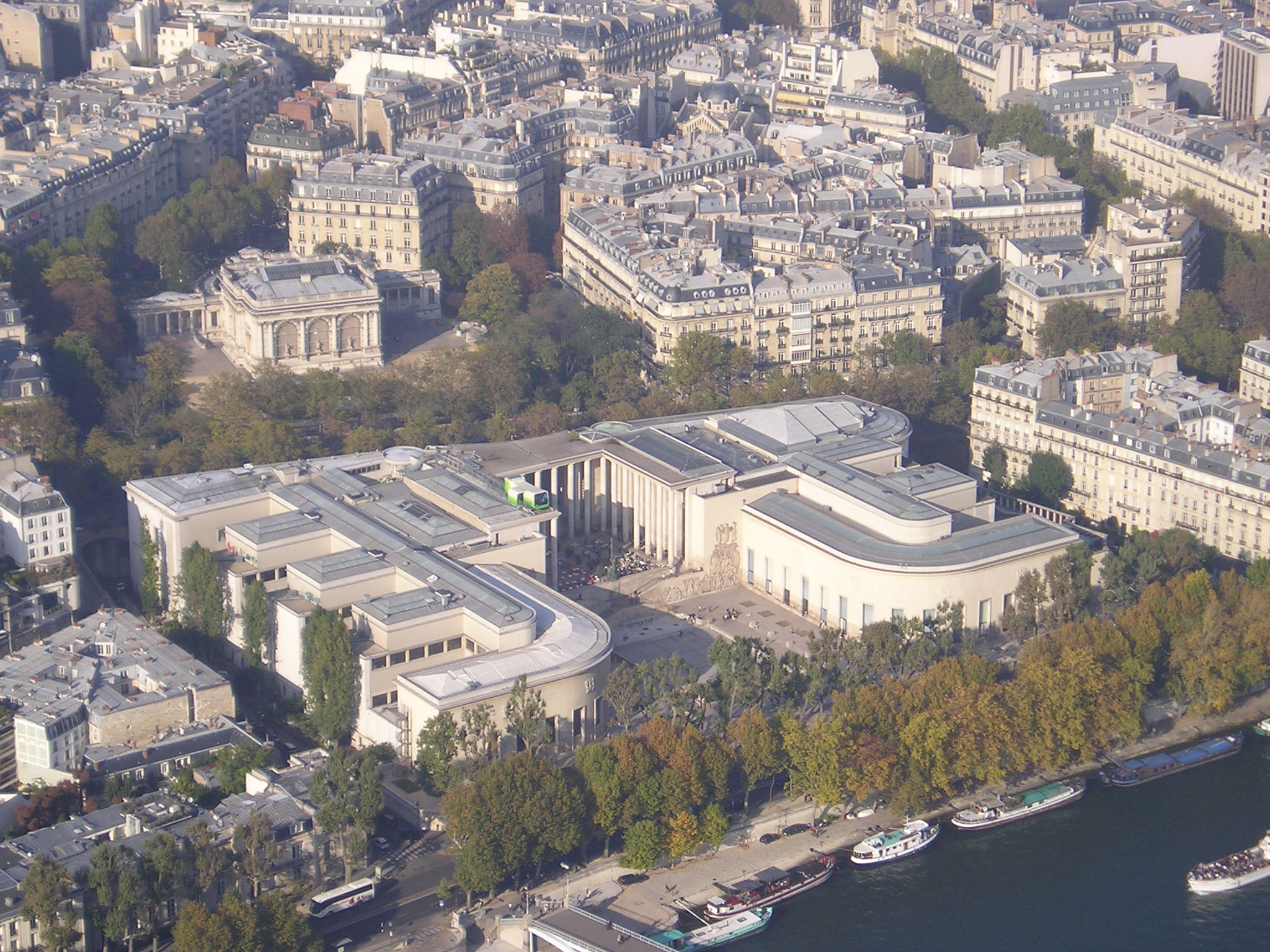 Façade du Palais de Tokyo à Paris, centre d’art contemporain