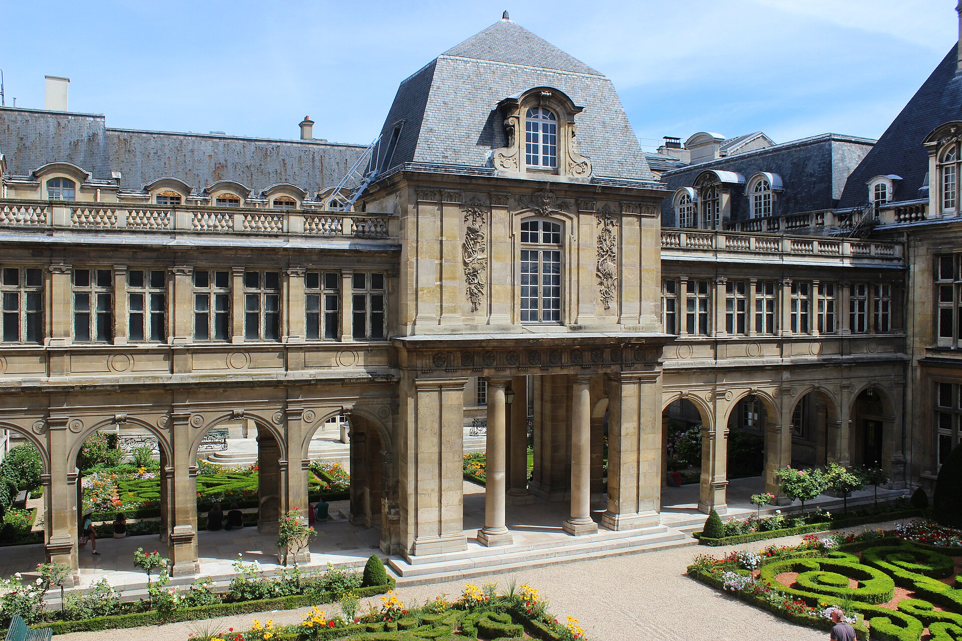Musée Carnavalet — vue depuis Wikimedia Commons