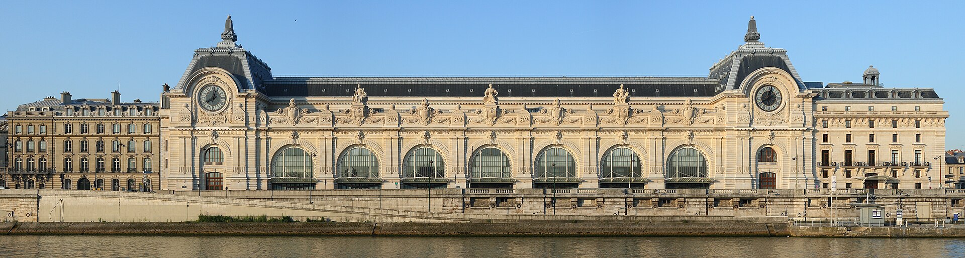 Musée d&#39;Orsay — vue depuis Wikimedia Commons